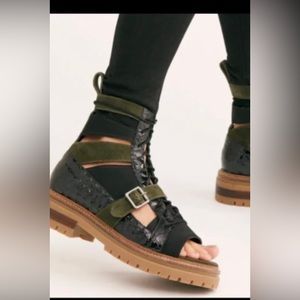 Free People Mandi Army Green/Black Lace-up combat sandals. NWOT
